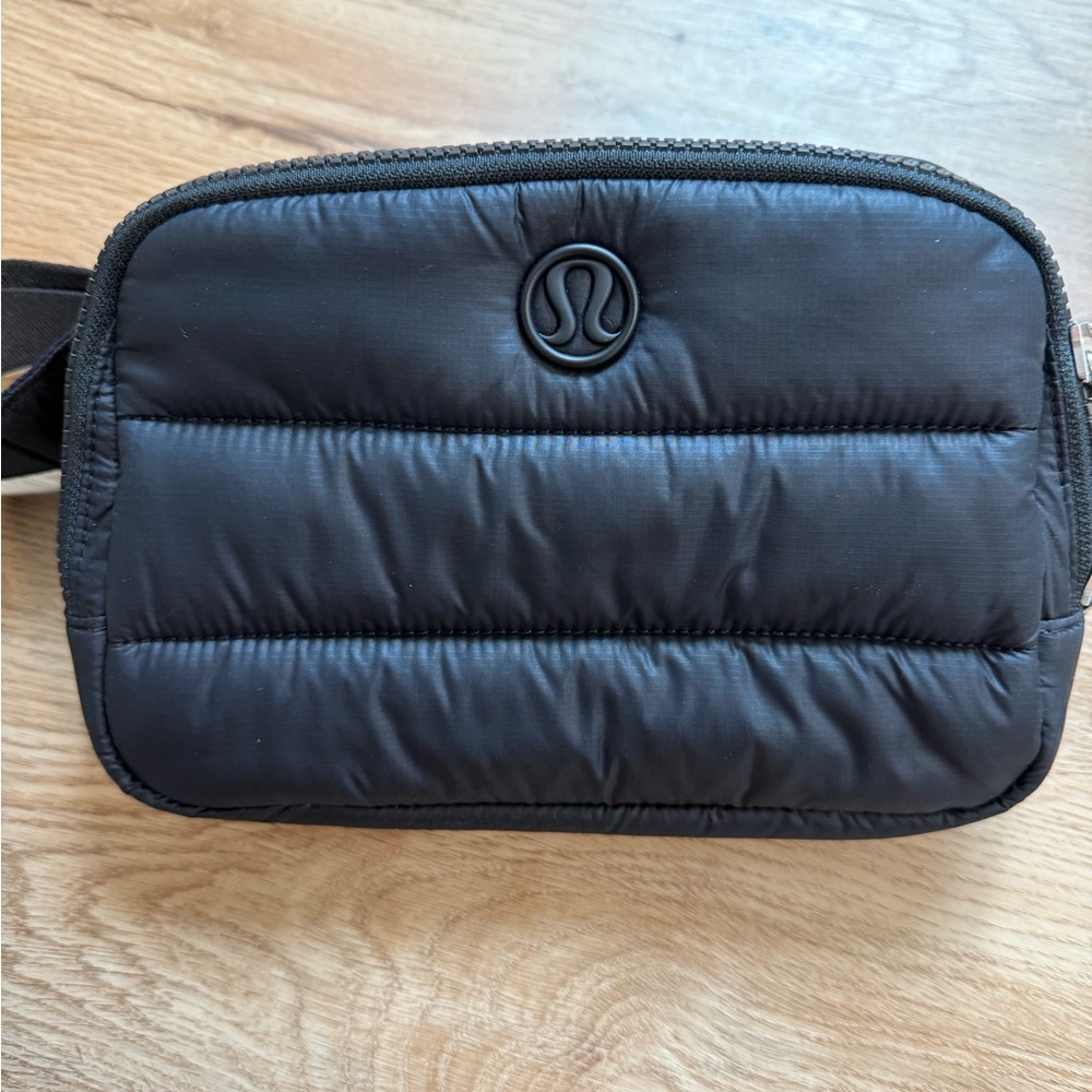 Lululemon Everywhere Belt bag like new